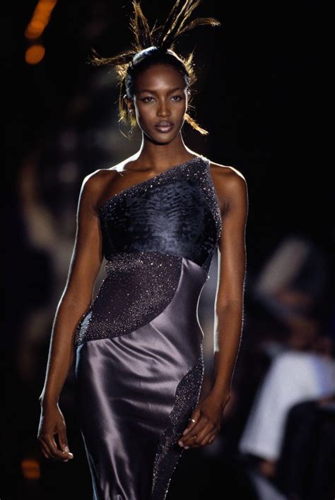 naomi campbell versace 90s.